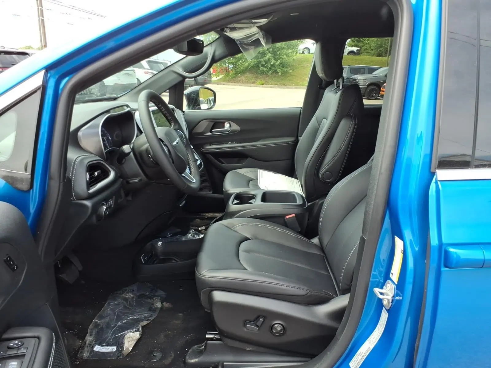2026 Chrysler Pacifica Select photo 4