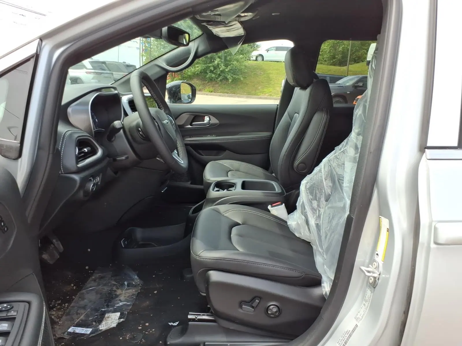 2026 Chrysler Pacifica Select photo 4