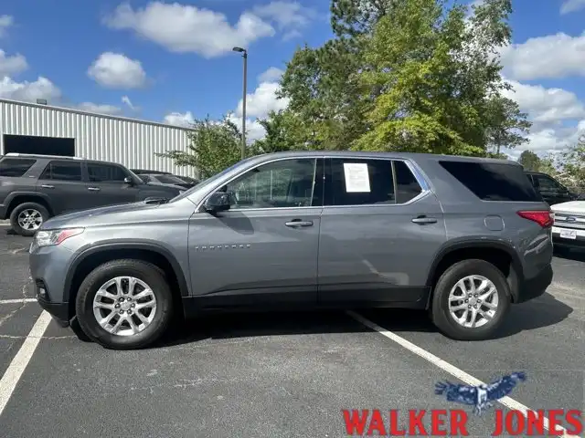 2021 Chevrolet Traverse LS FWD's photo