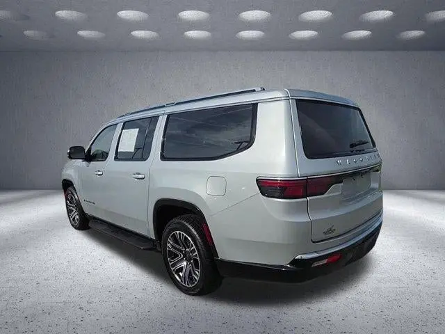 2024 Jeep Wagoneer L Series II 4WD photo 5