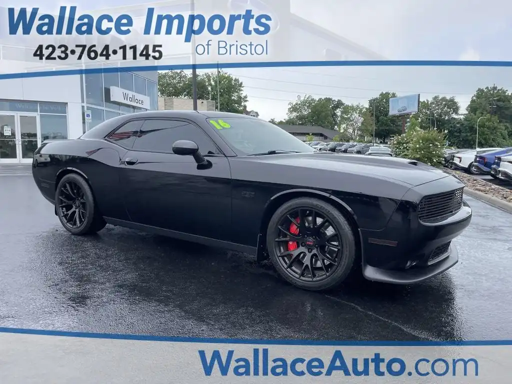 2016 Dodge Challenger SRT 392's photo
