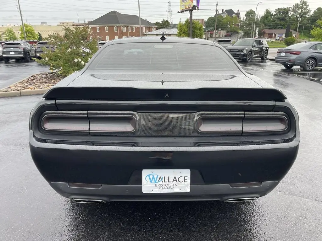 2016 Dodge Challenger SRT 392 photo 5