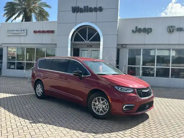 2026 Chrysler Pacifica Select's photo