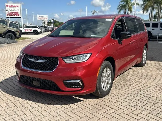 2026 Chrysler Pacifica Select photo 3