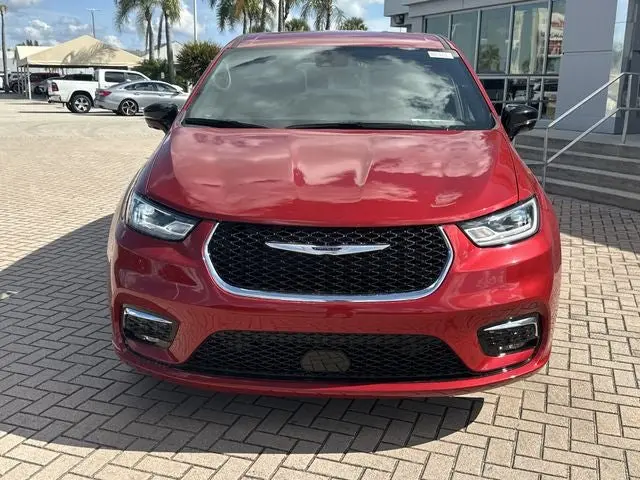 2026 Chrysler Pacifica Select photo 4