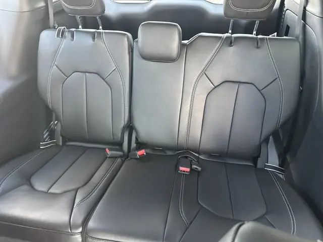 2026 Chrysler Pacifica Select photo 5