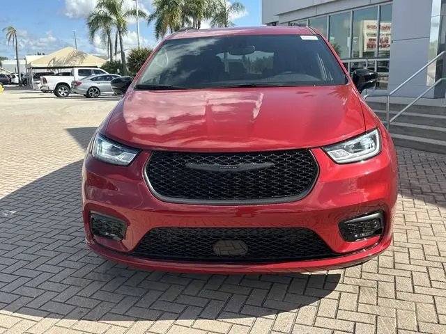 2026 Chrysler Pacifica Select photo 4