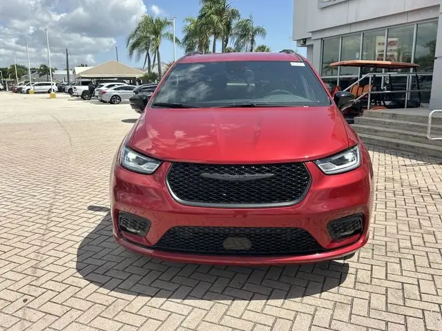 2026 Chrysler Pacifica Select photo 3