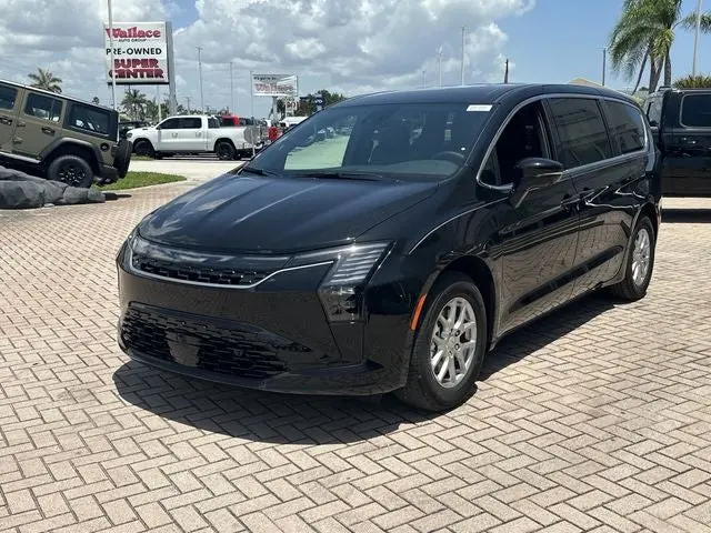 2027 Chrysler Pacifica Select photo 3