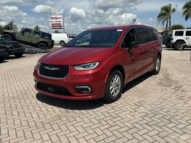 2026 Chrysler Pacifica Select photo 3