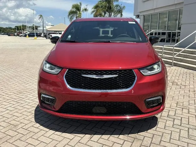 2026 Chrysler Pacifica Select photo 4