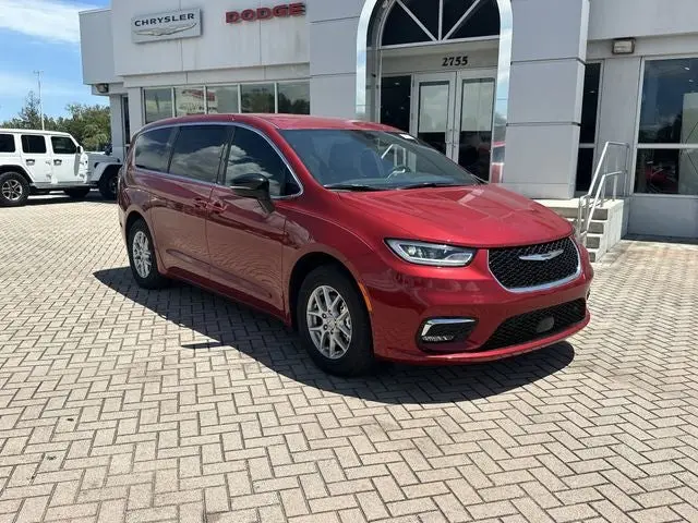2026 Chrysler Pacifica Select photo 5