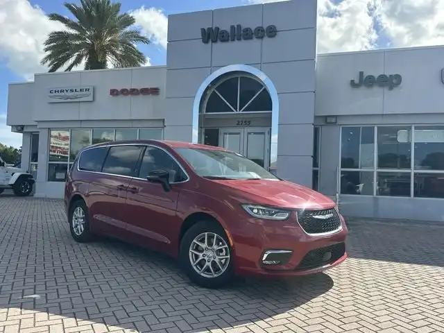 2026 Chrysler Pacifica Select's photo
