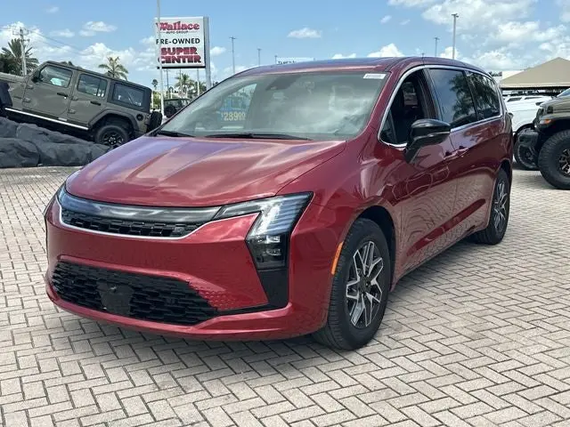2027 Chrysler Pacifica Limited photo 3
