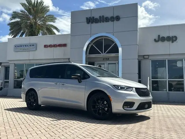 2026 Chrysler Pacifica Limited photo 1