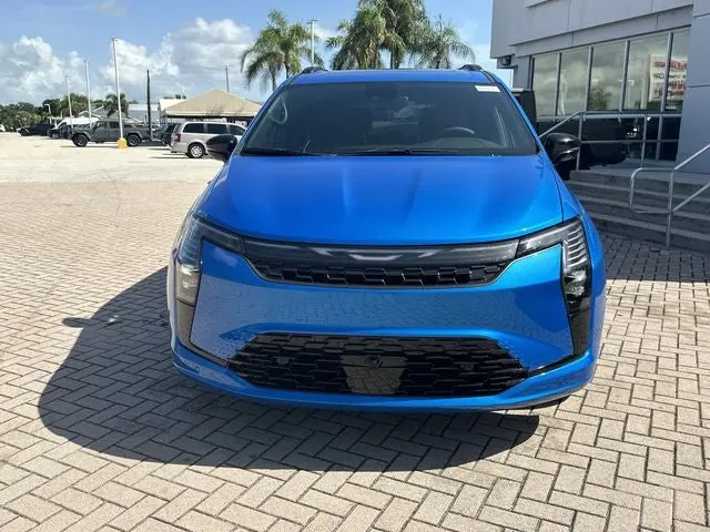 2027 Chrysler Pacifica Limited photo 4