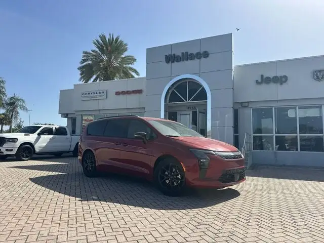 2027 Chrysler Pacifica Limited photo 1