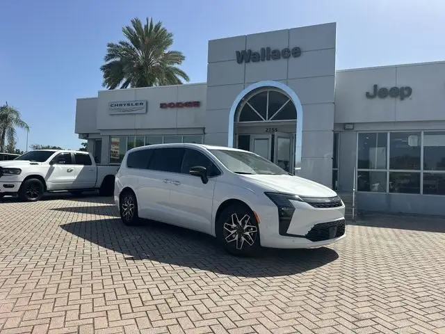 2027 Chrysler Pacifica Limited photo 1