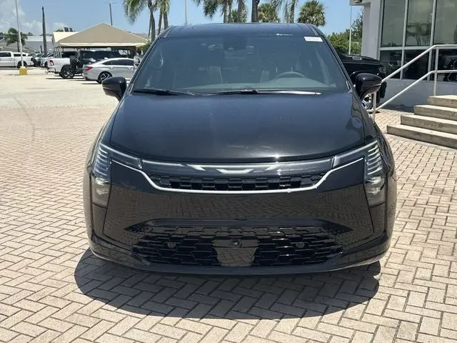 2027 Chrysler Pacifica Limited photo 4