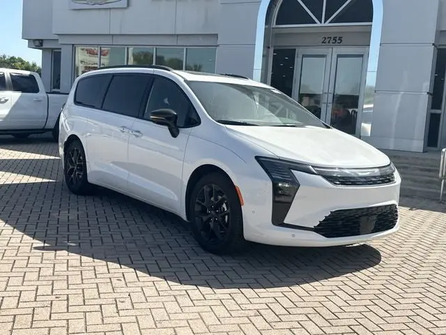 2027 Chrysler Pacifica Limited photo 5