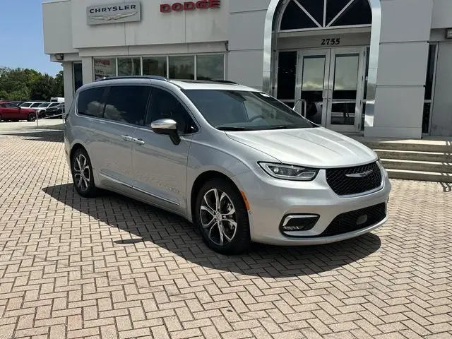 2026 Chrysler Pacifica Pinnacle photo 5