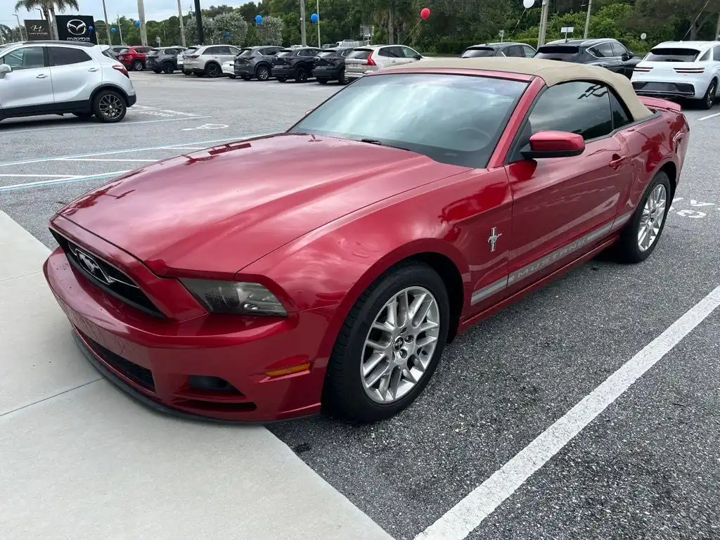 2013 Ford Mustang V6 Premium's photo