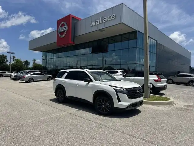 2026 Nissan Pathfinder SL 2WD's photo