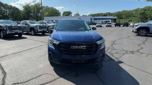 2023 GMC Terrain SLT AWD photo 3