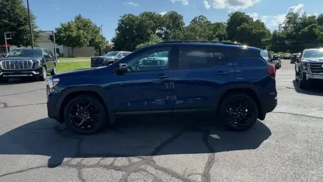 2023 GMC Terrain SLT AWD photo 5