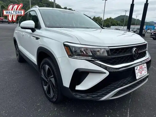 2024 Volkswagen Taos 1.5T SE 4Motion's photo