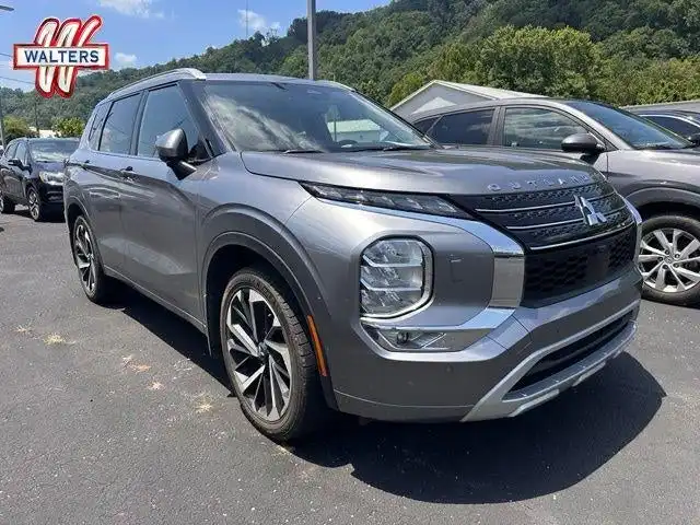 2023 Mitsubishi Outlander SEL S-AWC's photo