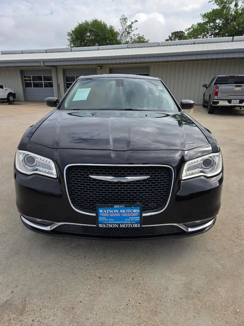 2017 Chrysler 300 Limited photo 5