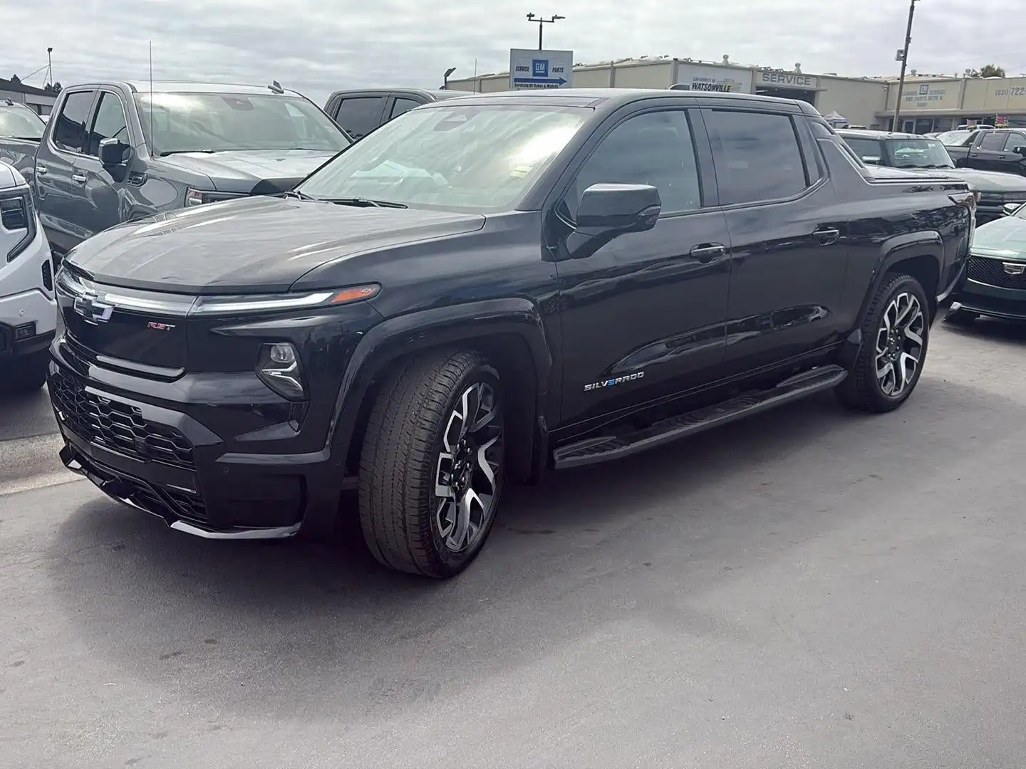 2025 Chevrolet Silverado EV RST Max Range's photo