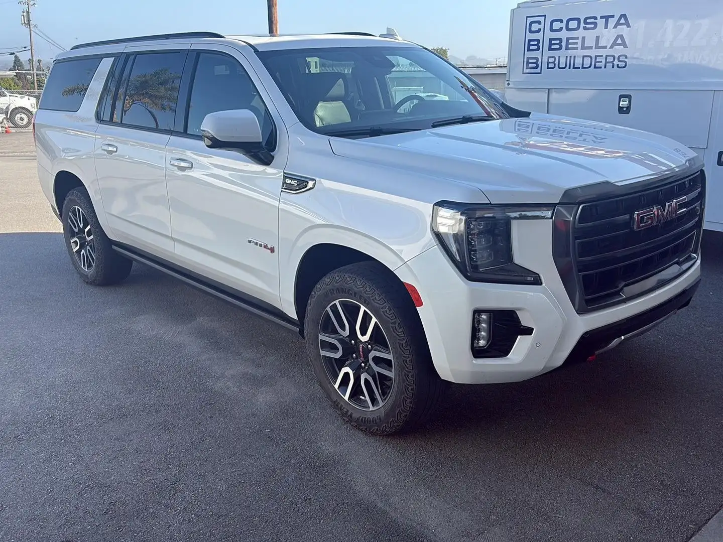 2023 GMC Yukon 4WD AT4's photo