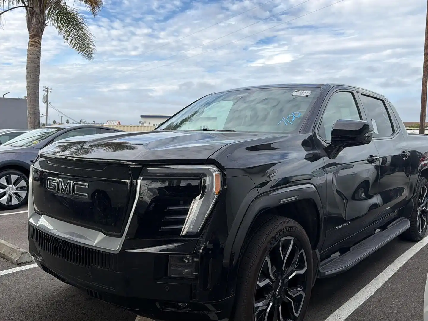 2025 GMC Sierra Denali Max Range Crew Cab e4WD's photo