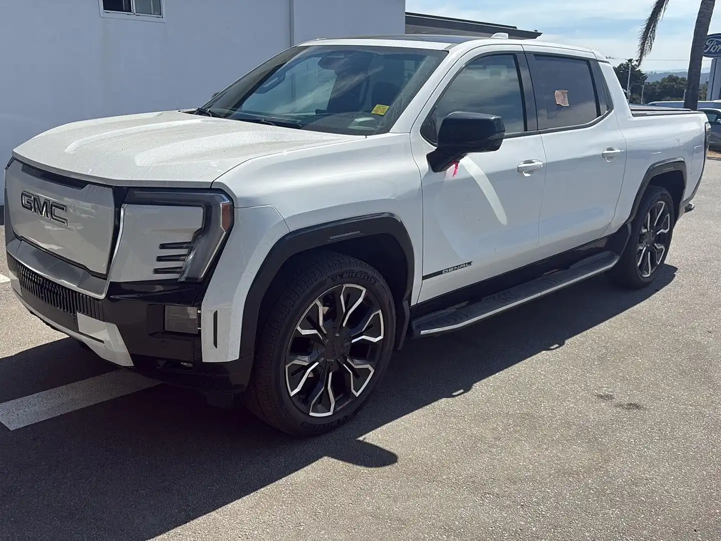 2025 GMC Sierra Denali e4WD Crew Cab Extended Range's photo