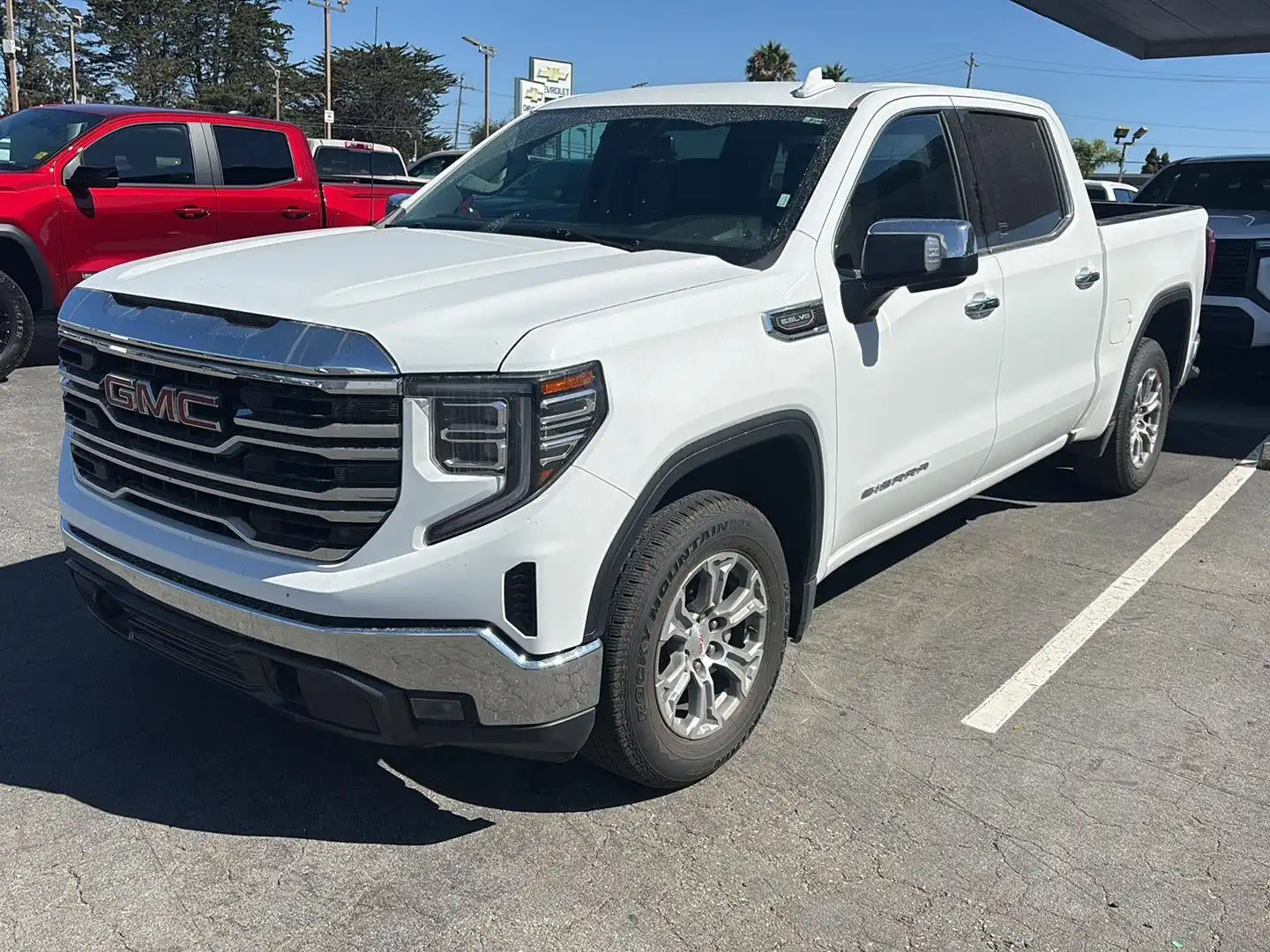 2025 GMC Sierra SLT 2WD Crew Cab Short Box's photo