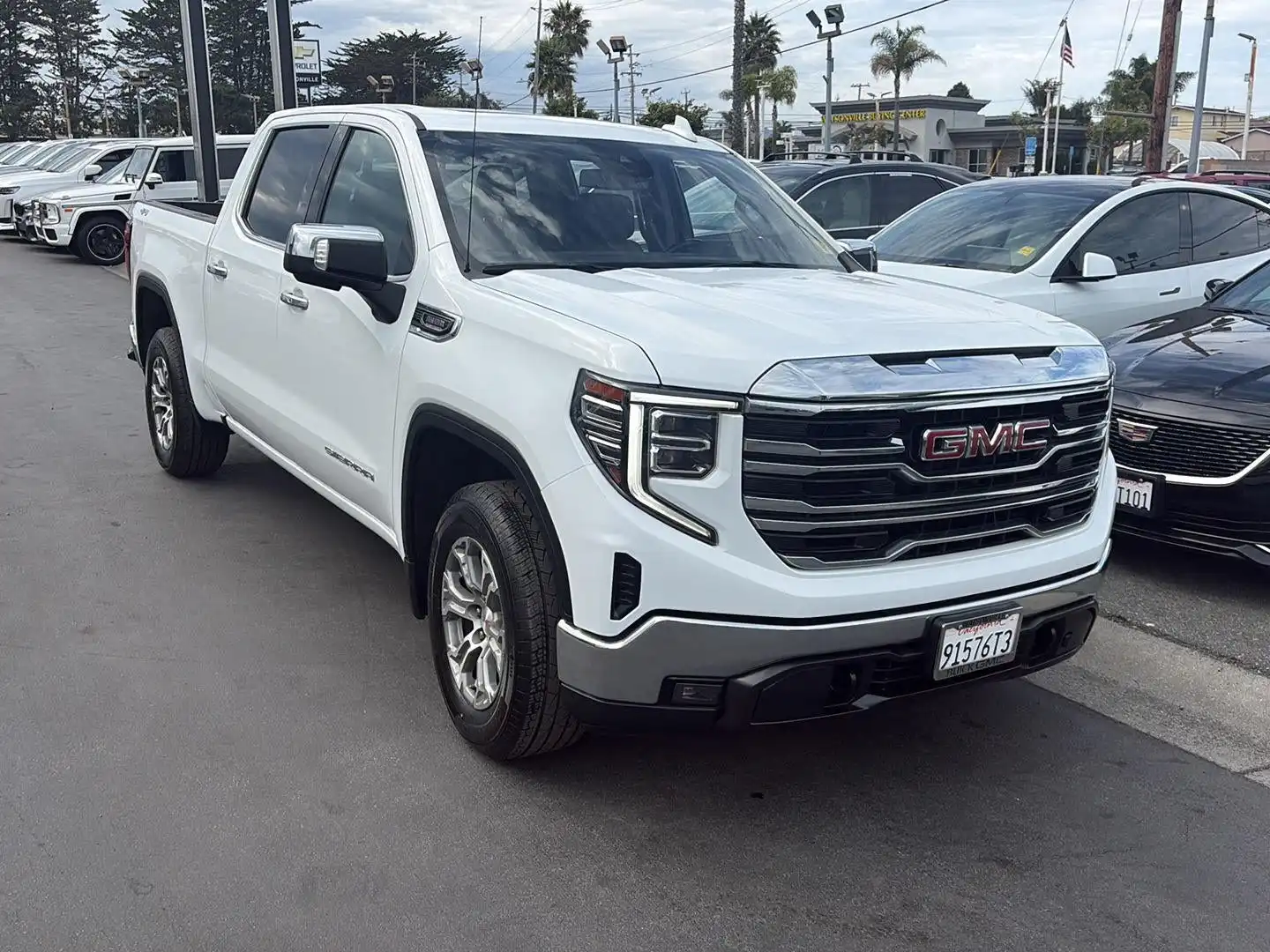 2023 GMC Sierra SLT 4WD Crew Cab Short Box's photo