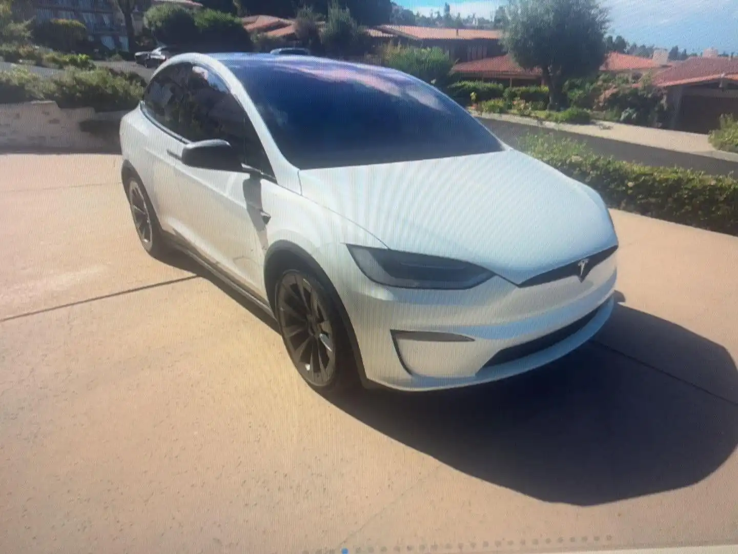2023 Tesla Model X Long Range's photo