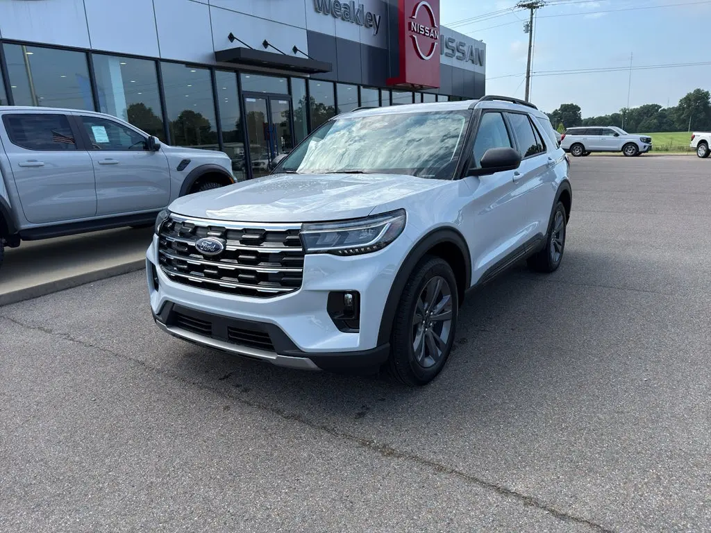 2026 Ford Explorer Active 4WD photo 3