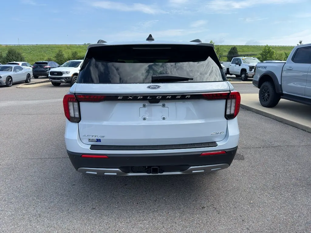 2026 Ford Explorer Active 4WD photo 5