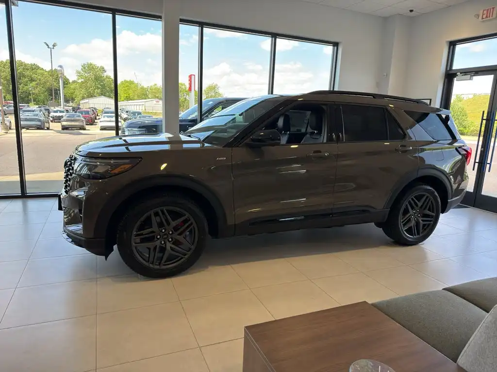 2026 Ford Explorer ST-LINE 4WD's photo