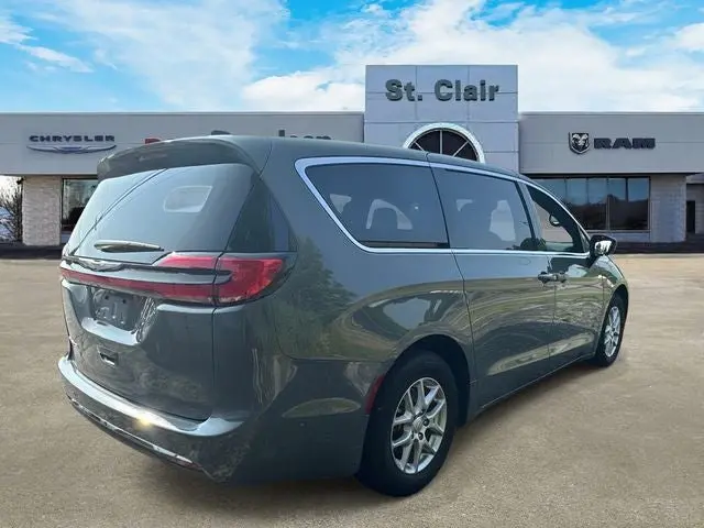 2025 Chrysler Pacifica Select photo 3