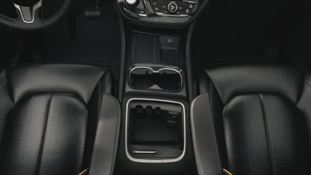 2027 Chrysler Pacifica Limited photo 4
