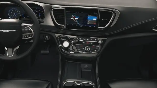 2027 Chrysler Pacifica Limited photo 5
