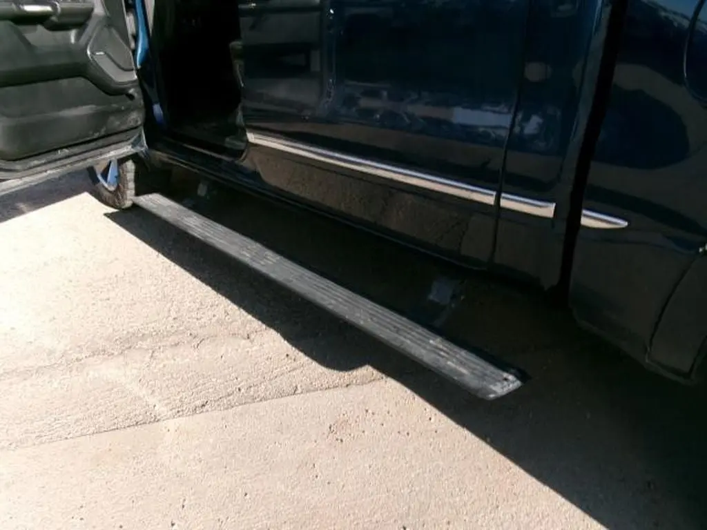 2019 RAM 1500 Limited 4WD Crew Cab 5'7 photo 4