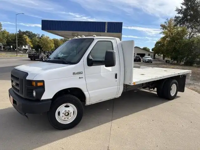2010 Ford E-Series's photo