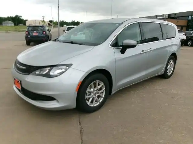 2023 Chrysler Voyager LX's photo
