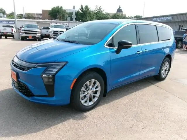 2027 Chrysler Pacifica Select AWD photo 1