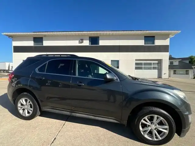 2017 Chevrolet Equinox LT's photo